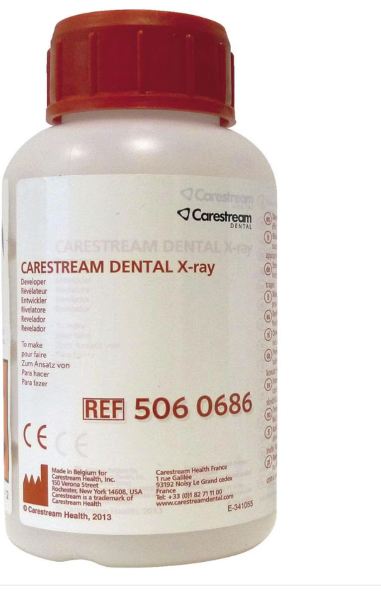 Immagine illustrativa CARESTREAM sviluppo con flacone riferimento 5060686; articolo a catalogo codice 6060686 confezione quattro flaconi da 240 ml